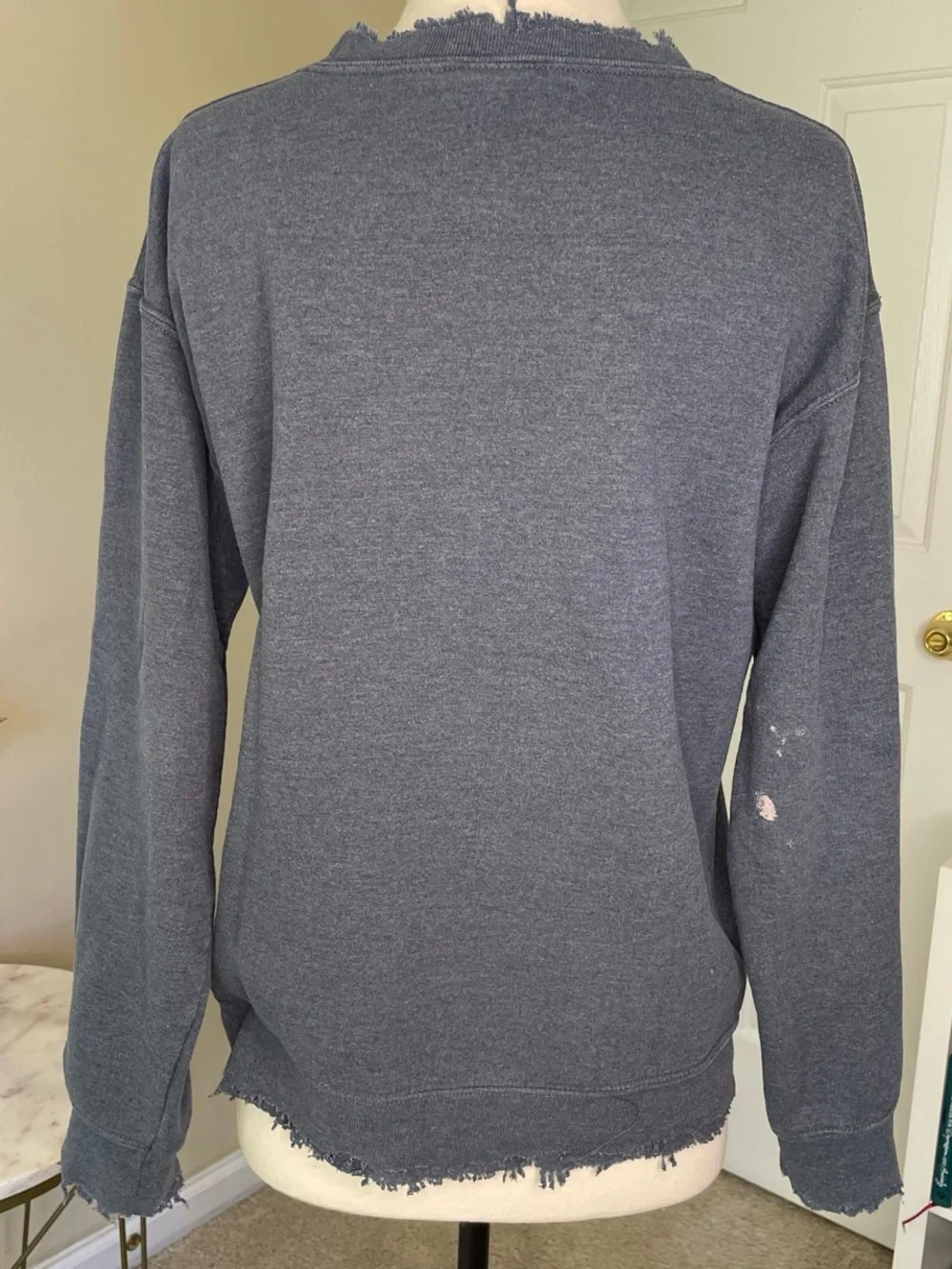 Guns N Roses Raw Hem Long Sleeve Gildan Sweater Size Small